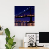 Uitzicht Manhattan-brug 's nachts Poster (Thuiskantoor)