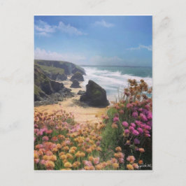 Uitzicht met bloemen bovenaan het strand briefkaart