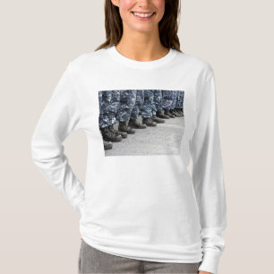 Uitzicht met een laag doorsnee zweefvliegtuig t-shirt