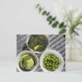 Uitzicht met hoge hoek in papierbekertjes briefkaart (Staand voorkant)