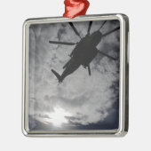 Uitzicht met lage hoek van een CH-53E Metalen Ornament (Links)