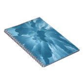 Uitzicht met lage hoek van stalactieten notitieboek (Rechterzijde)