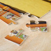 Uitzicht met lage hoeken van de gele kerk legpuzzel (Zijkant)