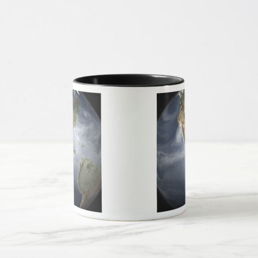 Uitzicht met waterdamp op volle aarde mok (Midden)