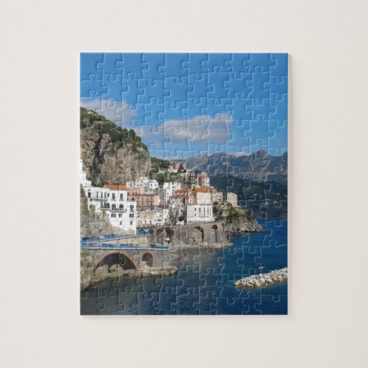 Uitzicht op afstand van Atrani aan de kust van Ama Legpuzzel (Verticaal)