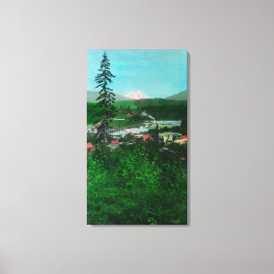 Uitzicht op afstand van Glacier Peak en Town Canvas Afdruk
