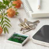 Uitzicht op afstand van Glacier Peak en Town Sleutelhanger (Zijkant)