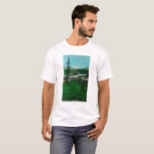 Uitzicht op afstand van Glacier Peak en Town T-shirt (Voorkant volledig)
