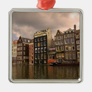 Uitzicht op de unieke architectuur en puntgevels metalen ornament