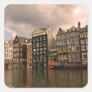Uitzicht op de unieke architectuur en puntgevels vierkante sticker
