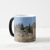 Uitzicht op Delphi, Griekenland Magische Mok (Voorkant links)