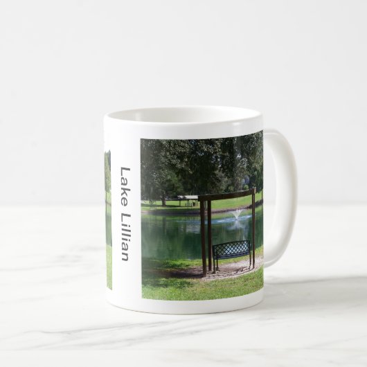 Uitzicht op een klein dorpsmeer koffiemok (Voorkant rechts)