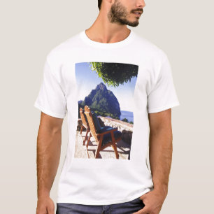 Uitzicht op Gros Piton vanuit Stonefield Estate Vi T-shirt
