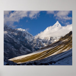 Uitzicht op Mount Jichu Drake, Bhutan. Poster