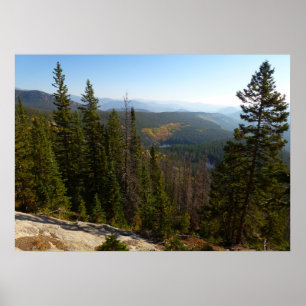 Uitzicht op Rocky Mountain in de vroege herfst Poster