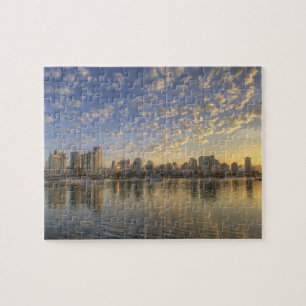 Uitzicht over False Creek op de skyline van Legpuzzel