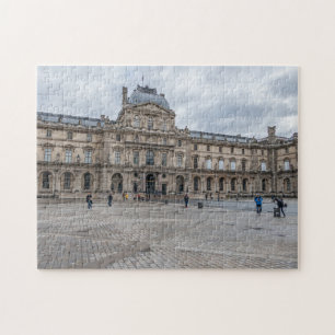 Uitzicht puzzel in het Louvre-museum te Parijs