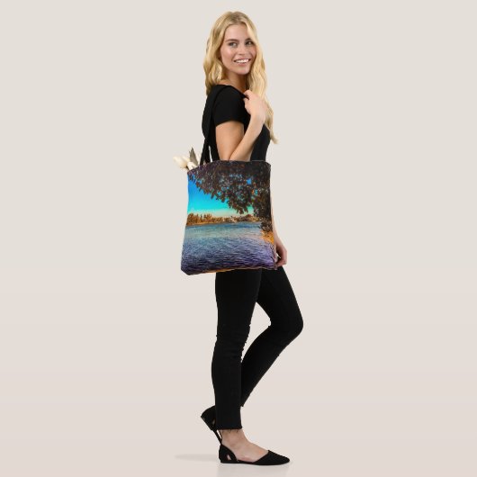 Uitzicht uit de lagune tote bag (Op model)