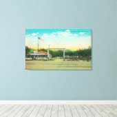 Uitzicht van Avenue Auto Camp Entrance Canvas Afdruk (Insitu (Houten vloer))