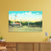 Uitzicht van Avenue Auto Camp Entrance Canvas Afdruk (Insitu (Woonkamer))