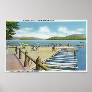Uitzicht van Beach en Pier van Scaroon Manor Poster