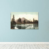 Uitzicht van Black Buttes Along Shasta Route Canvas Afdruk (Insitu (Houten vloer))