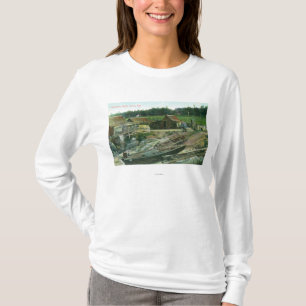 Uitzicht van boten op strand in Chinatown T-shirt