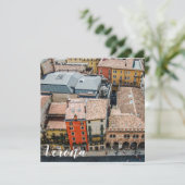 Uitzicht van boven van kleurrijke gevels van gebou (Staand voorkant)