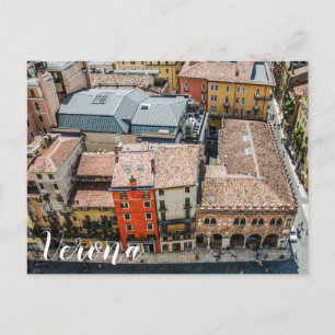 Uitzicht van boven van kleurrijke gevels van gebou briefkaart