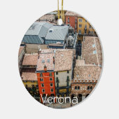 Uitzicht van boven van kleurrijke gevels van gebou keramisch ornament (Links)