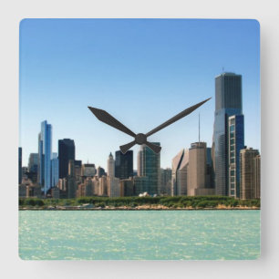 Uitzicht van Chicago skyline van het Michiganmeer Vierkante Klok