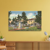 Uitzicht van Colton Hall Canvas Afdruk (Insitu (Woonkamer))