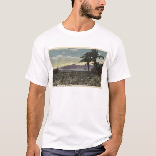 Uitzicht van Dates Groei nabij het Zee Salton T-shirt (Voorkant)