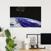 Uitzicht van de aarde van Space Shuttle Discovery Poster (Thuiskantoor)