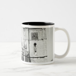 Uitzicht van de apse en de toren, gebouwd tweekleurige koffiemok