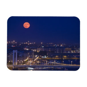 Uitzicht van de Basis van de Visserij naast Matyas Magneet