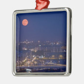 Uitzicht van de Basis van de Visserij naast Matyas Metalen Ornament (Links)