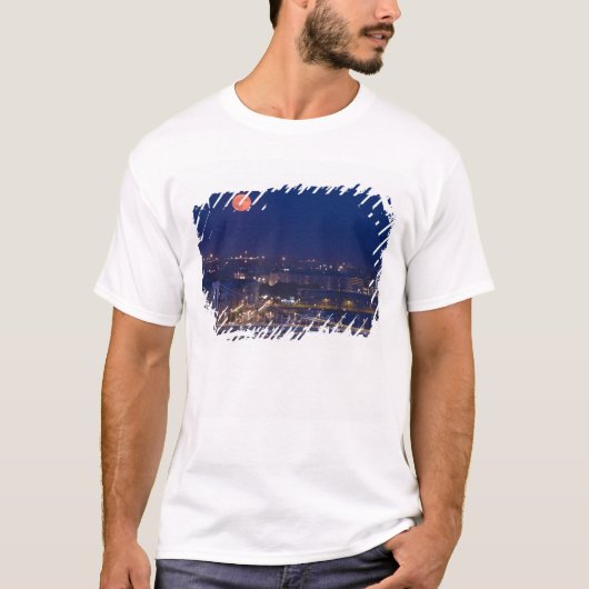 Uitzicht van de Basis van de Visserij naast Matyas T-shirt (Voorkant)