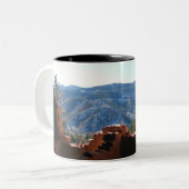 Uitzicht van de bergwoningen van Cliff Tweekleurige Koffiemok (Voorkant links)