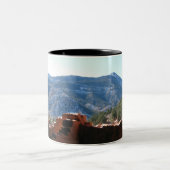 Uitzicht van de bergwoningen van Cliff Tweekleurige Koffiemok (Center)