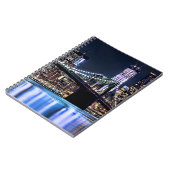 Uitzicht van de Brooklyn bridge-reflectie in New Y Notitieboek (Linkerzijde)