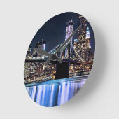 Uitzicht van de Brooklyn bridge-reflectie in New Y Ronde Klok (Hoek)