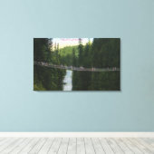 Uitzicht van de Capilano Suspension Bridge Canvas Afdruk (Insitu (Houten vloer))