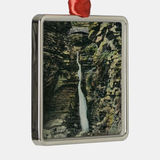 Uitzicht van de centrale cascade metalen ornament (Rechts)