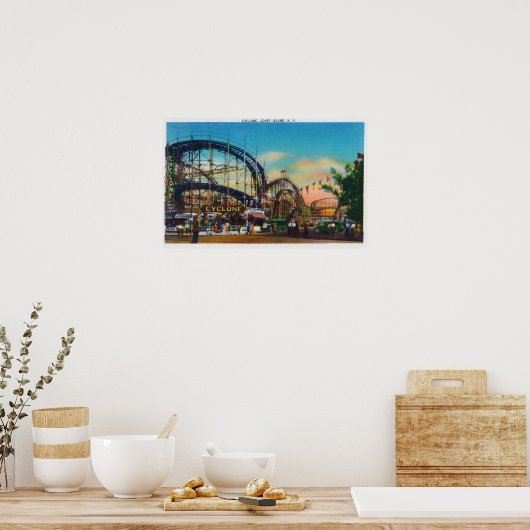 Uitzicht van de Cyclone-achtbaan # 1 Poster (Keuken)