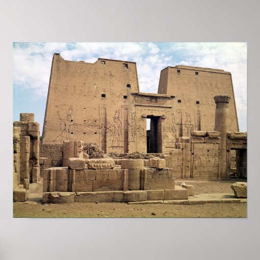Uitzicht van de eerste pylon van de tempel van Hor Poster (Voorkant)
