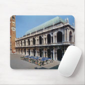 Uitzicht van de façade van de Basilica Palladiana Muismat (Met muis)