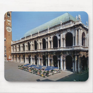 Uitzicht van de façade van de Basilica Palladiana Muismat