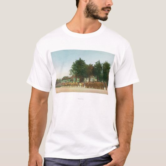 Uitzicht van de Guard Mount Presidio in Formation T-shirt (Voorkant)