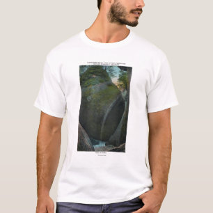 Uitzicht van de Hall of Ships, Rock Formations T-shirt